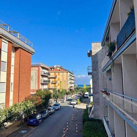 Appartamento A 100 Mt Dalla Spiaggia Diano Marina Ngoại thất bức ảnh